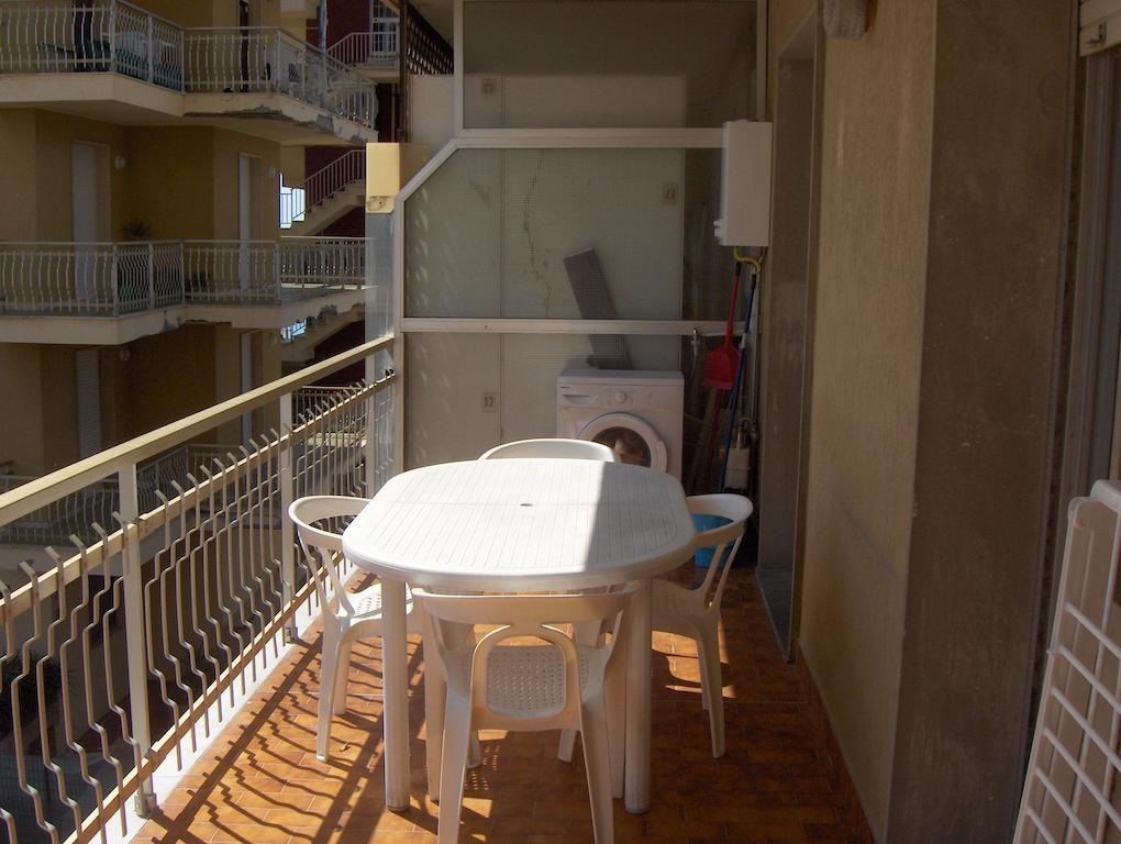 Appartamento Giusy Ventimiglia Luaran gambar